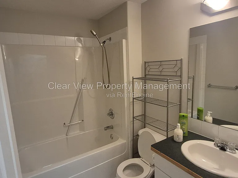 23 Chilcotin Ln W #212 — Photo 15