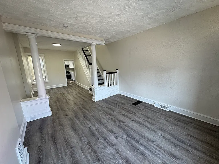 636 Spruce St — Photo 1