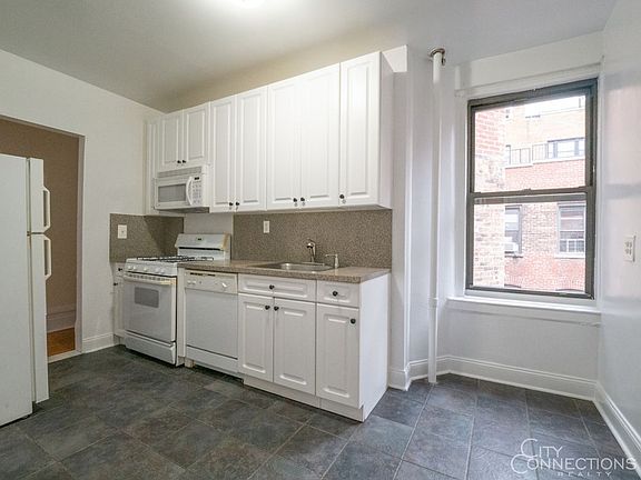 5th image of 206 W 99th St APT 6A