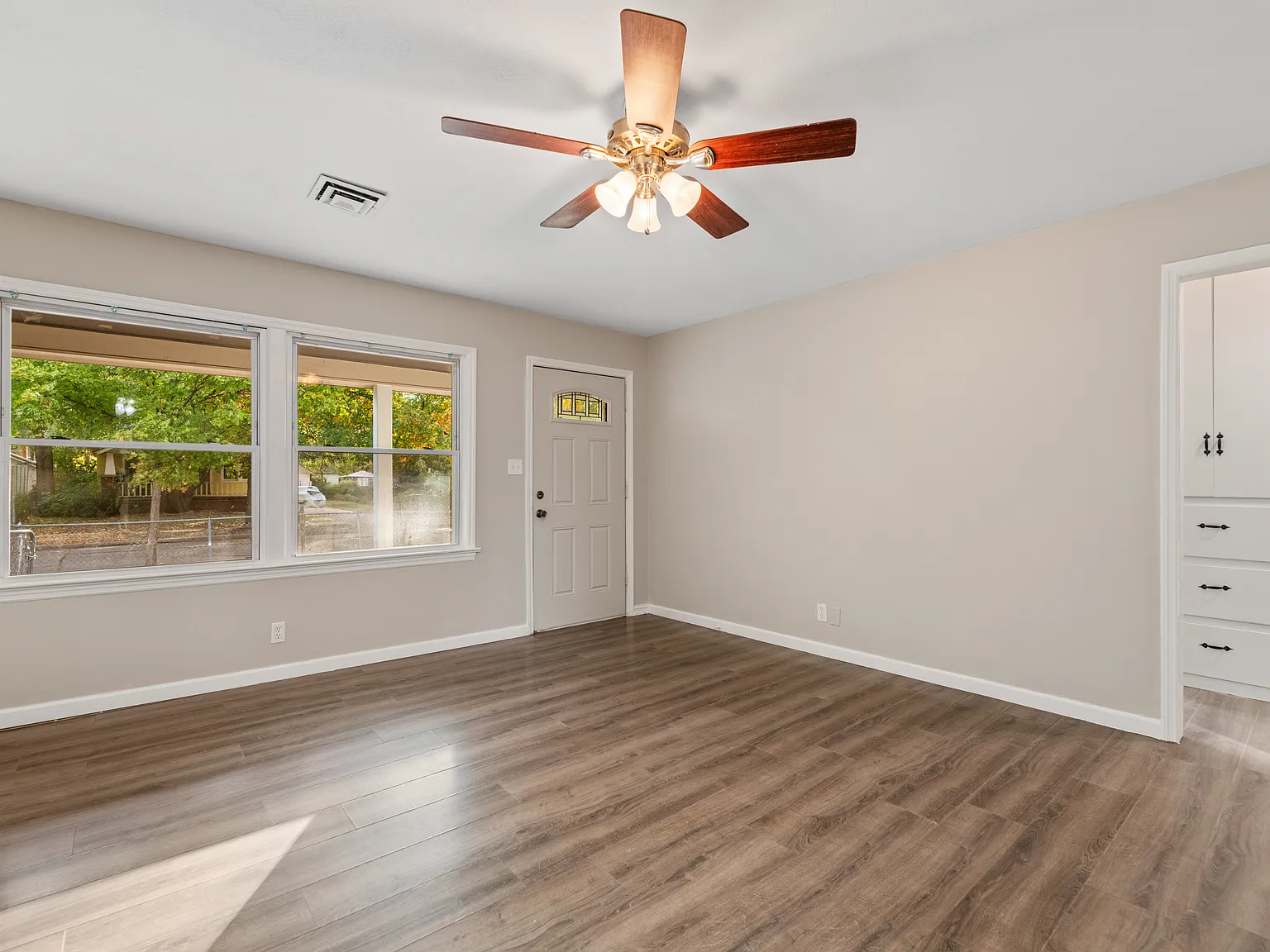 2 bed, 882 sqft, $1,200 — Photo 4
