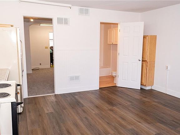 4th image of 3838 State Ave #D