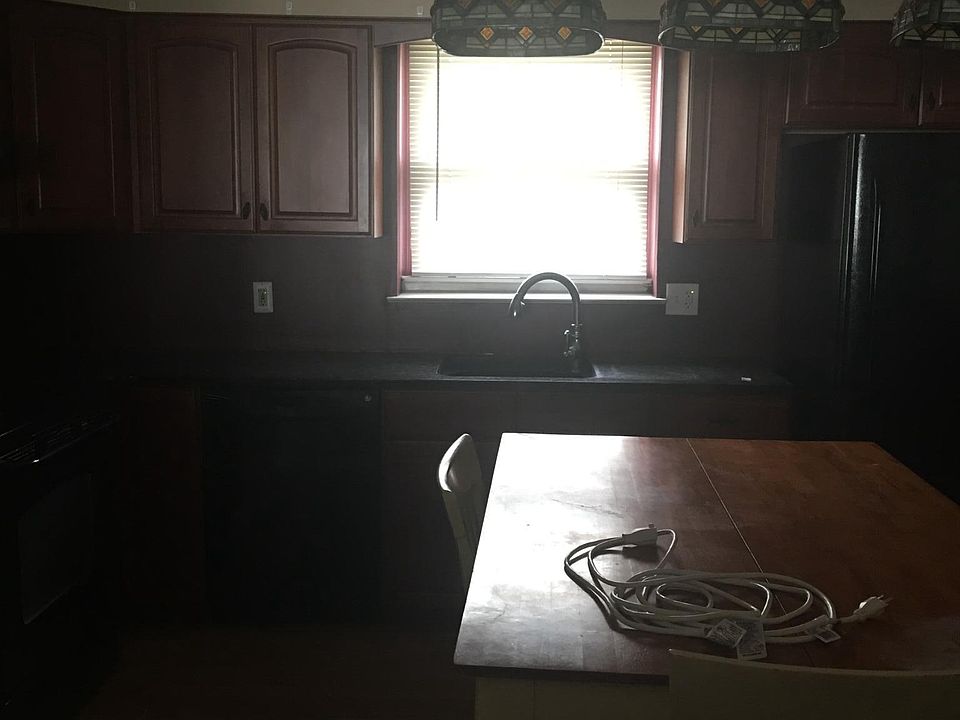 1st image of 1000 Oakwood St