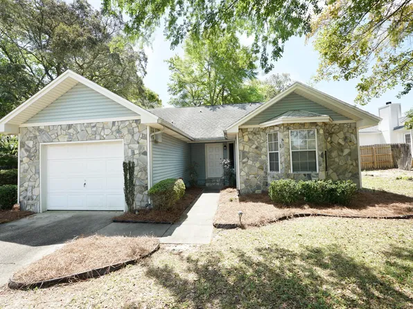 60 10th Ave #A, Shalimar, FL 32579