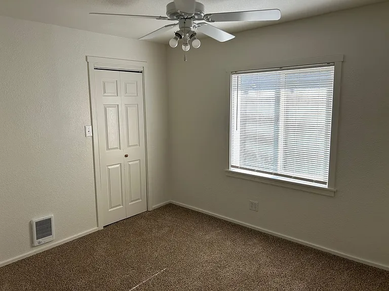 2333 White Ave — Photo 8