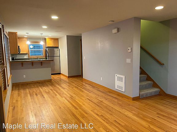 4th image of 5806B Roosevelt Way NE