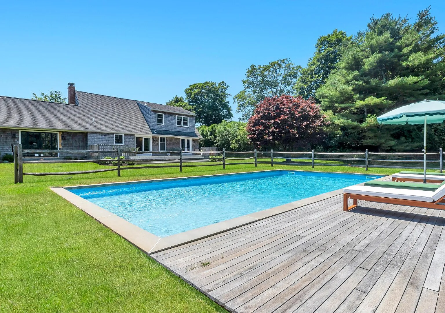 Updated 3 BR Water Mill retreat with a pool & expansive grounds — Photo 1