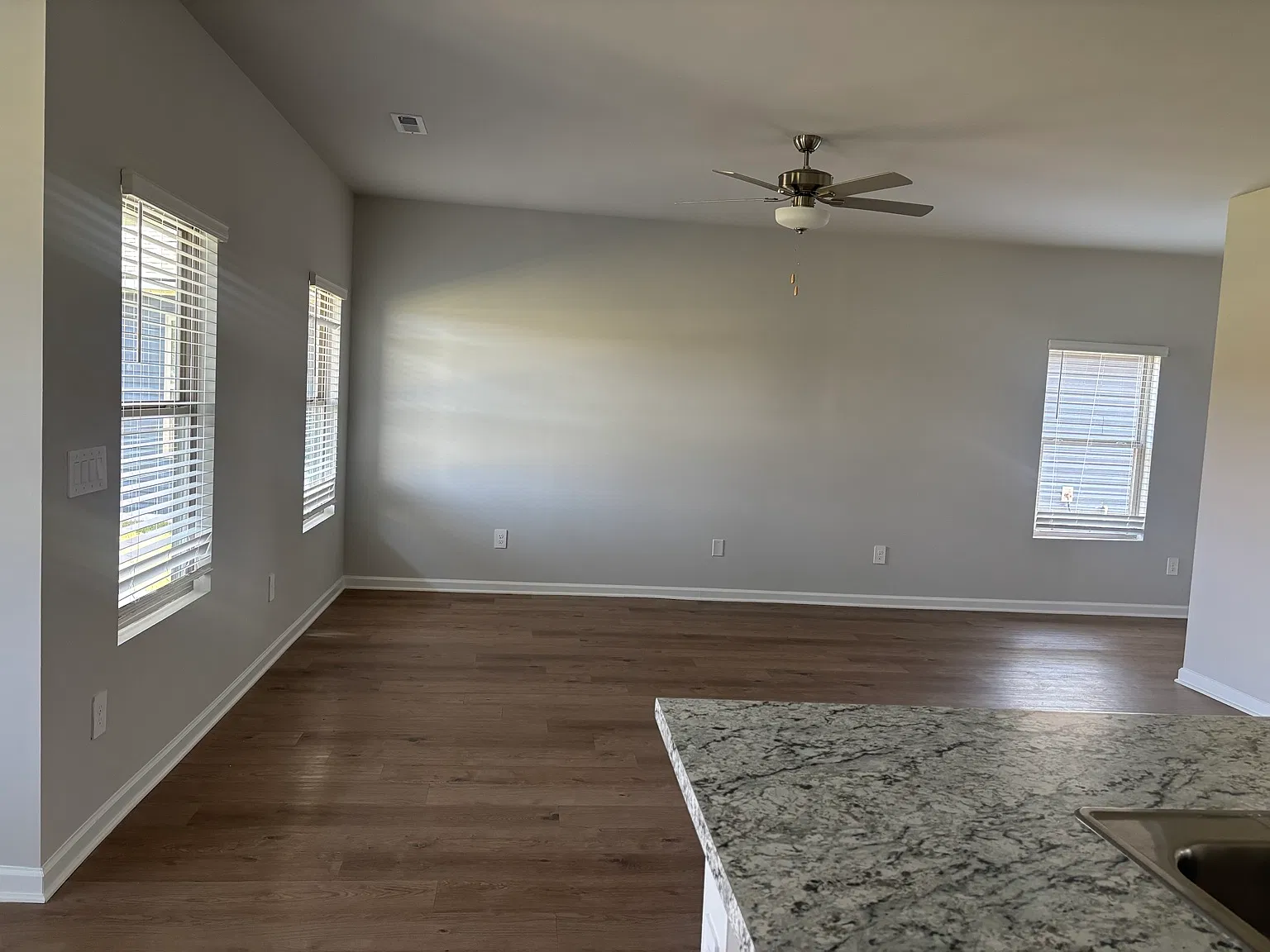 1061 John Avenue - 1 — Photo 3