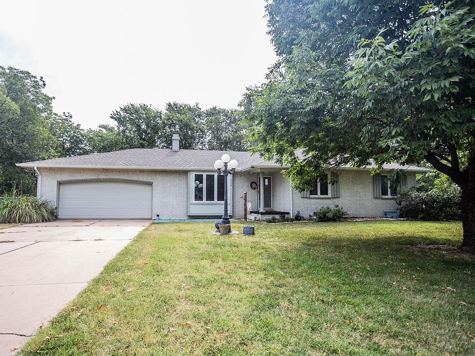 1st image of 209 W Garnett Ct