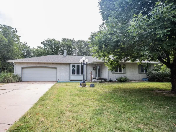 209 W Garnett Ct, Garden Plain, KS 67050