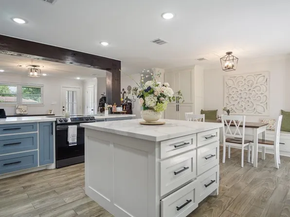 138 N Lake Dr, Winnie, TX 77665