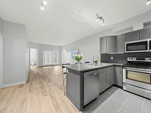 10611 117th St NW #306, Edmonton, AB T5H 0G6