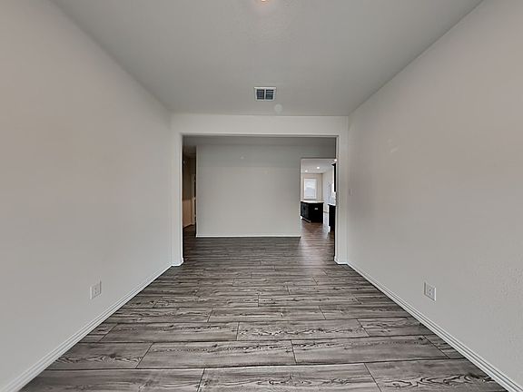 4th image of 621 Fitzroy Ln