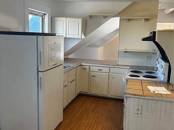 2nd image of 217 Pleasant St APT 3