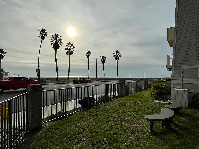 E Surfside Dr — Photo 44