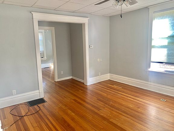 4th image of 914 Clay St #1