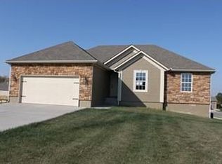 9001 SW 9th Terrace Ct, Blue Springs, MO 64064