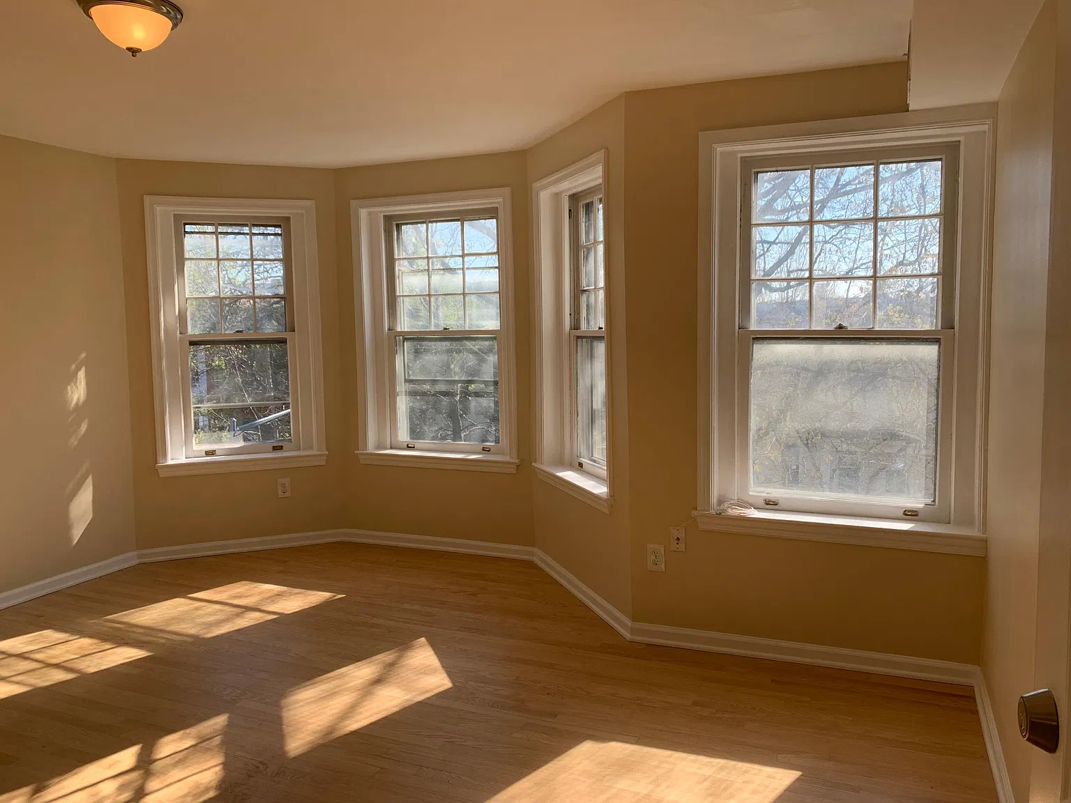 118 3rd St NE — Photo 4