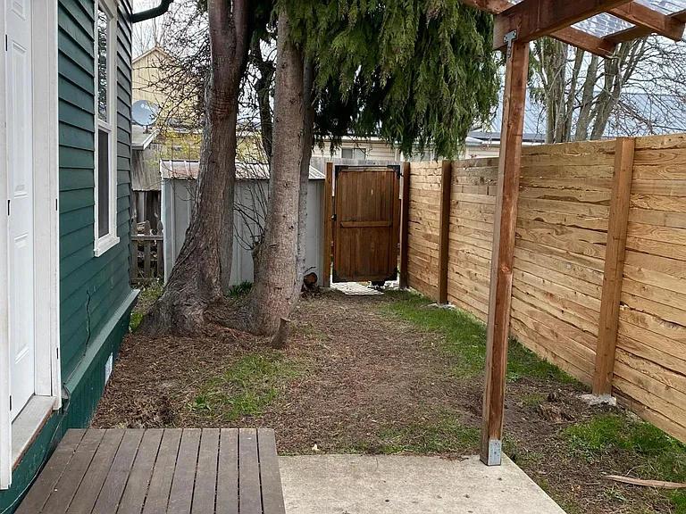 118 1/2 W 2nd St #1/2 — Photo 12