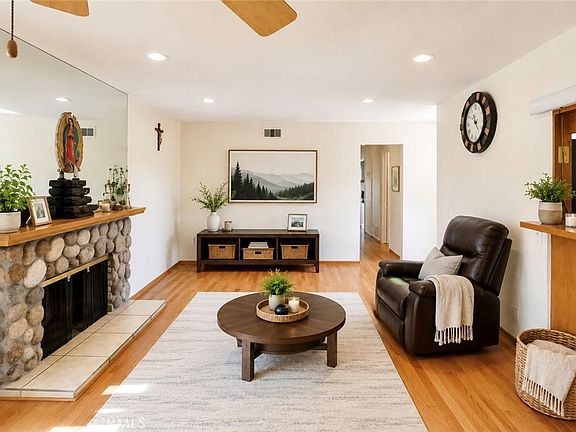 4th image of 10215 Ashdale St