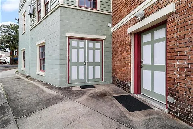 4 bed, 1.0 bath, 1800 sqft, $1,750 — Photo 1
