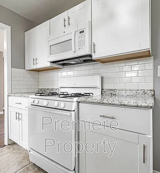 3320 S Sterling Ave — Photo 6