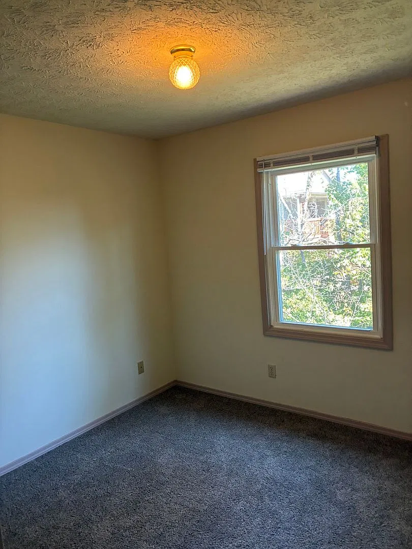 1377 West Allen Street — Photo 2