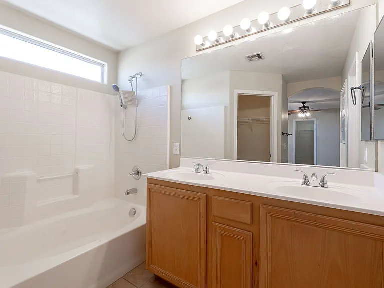 944 Saffex Rose Ave — Photo 18