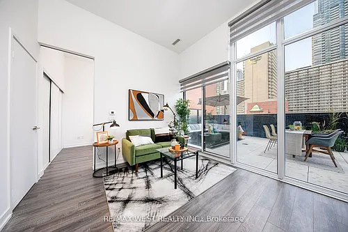 20 Edward St #403 Photo 1