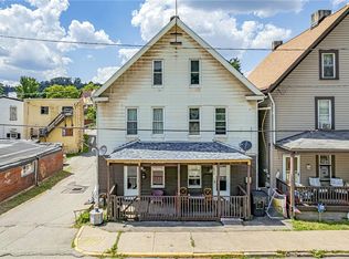 200 McGinnis Ave #202, Pitcairn, PA 15140