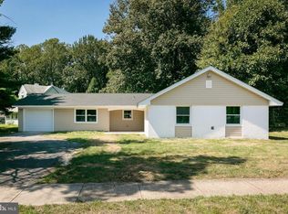 1 Paddock Ln, Willingboro, NJ 08046