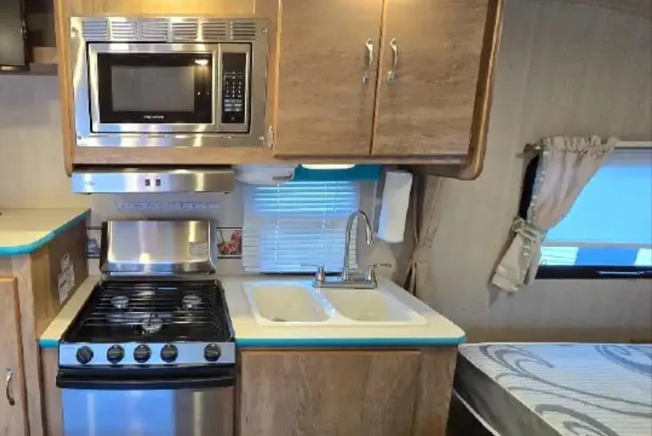 2019 MBS Gulf Stream Vintage RV — Photo 4