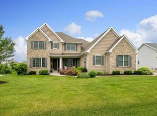 6352 Cardinal Rd, Bettendorf, IA 52722