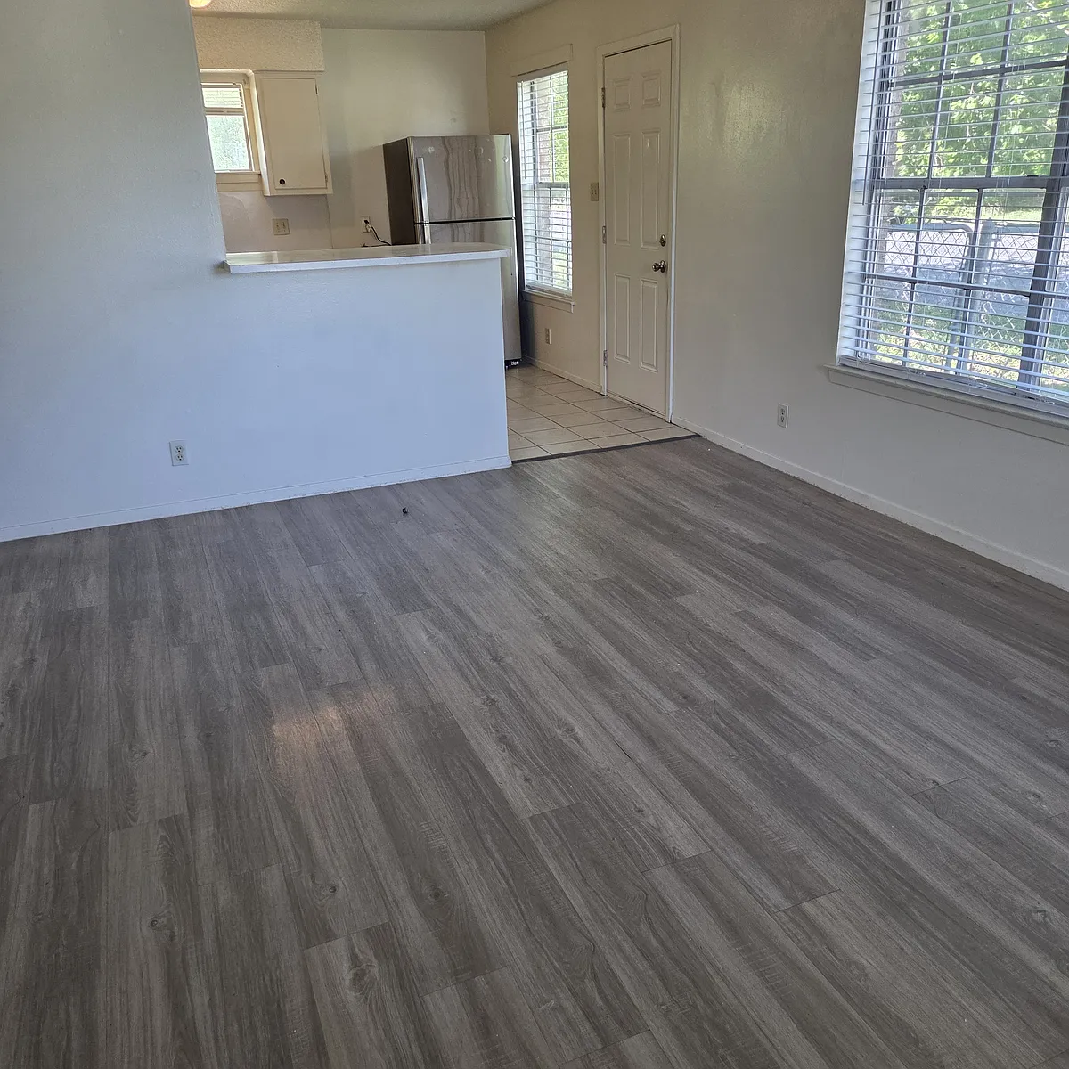 Living - 2404 Mesquite Ln #B