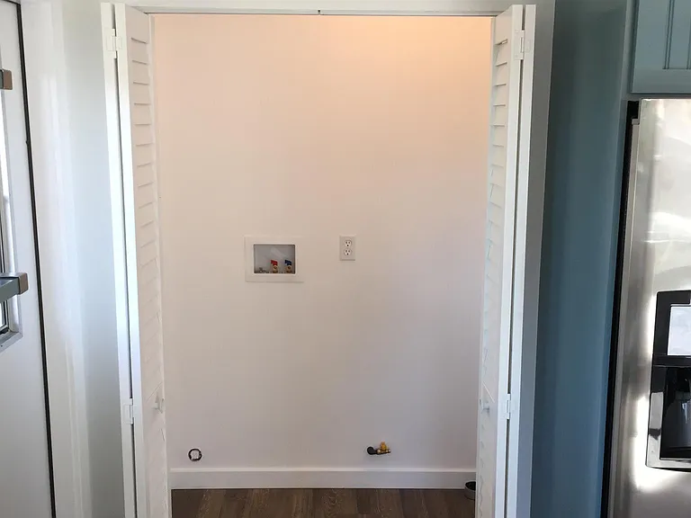 6119 Burwood Ave — Photo 11