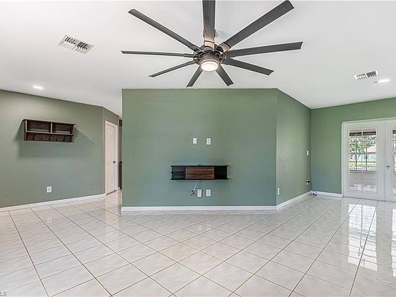 3rd image of 408 SE 9th Pl
