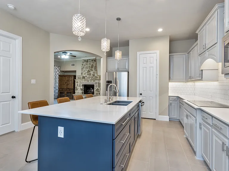 13336 Thornton Dr — Photo 9