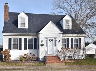 15 Boughton Rd, Newport, RI 02840