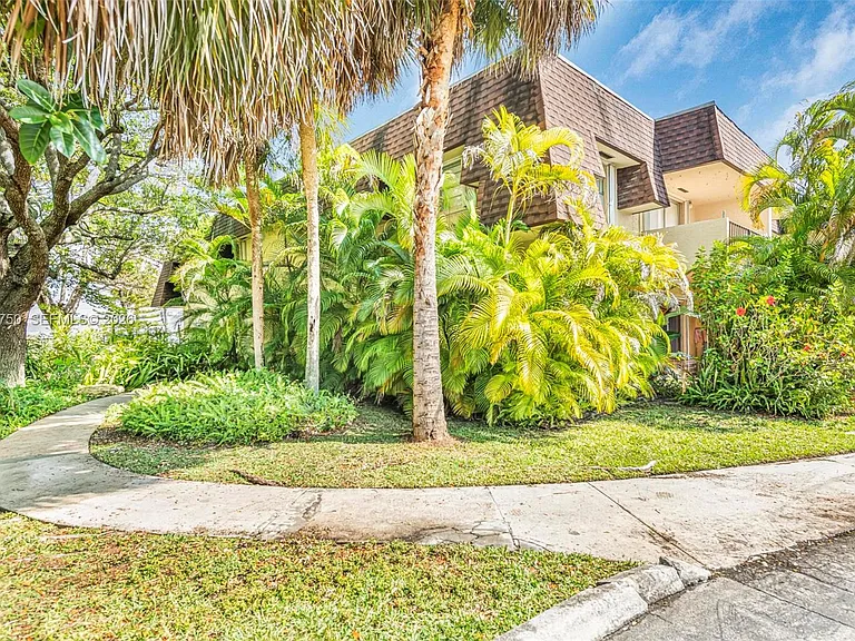 9107 SW 137th Ter #1-4 — Photo 7