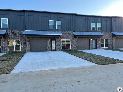3450 Brooke Pl Photo 1