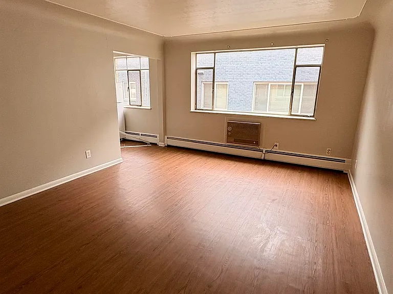 Karen Jean Apartments — Photo 9