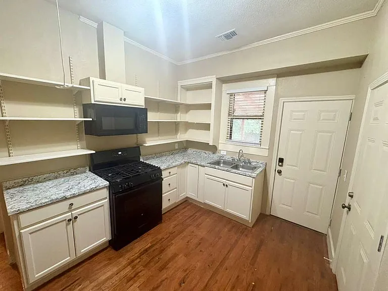 3008 Glen Rae St — Photo 7
