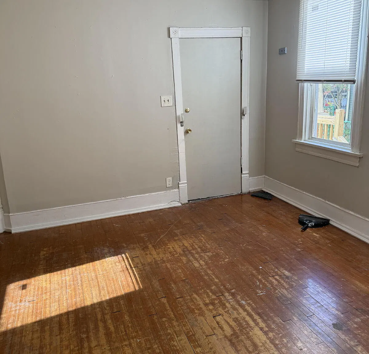 2 bed, 1.0 bath, $950 — Photo 3