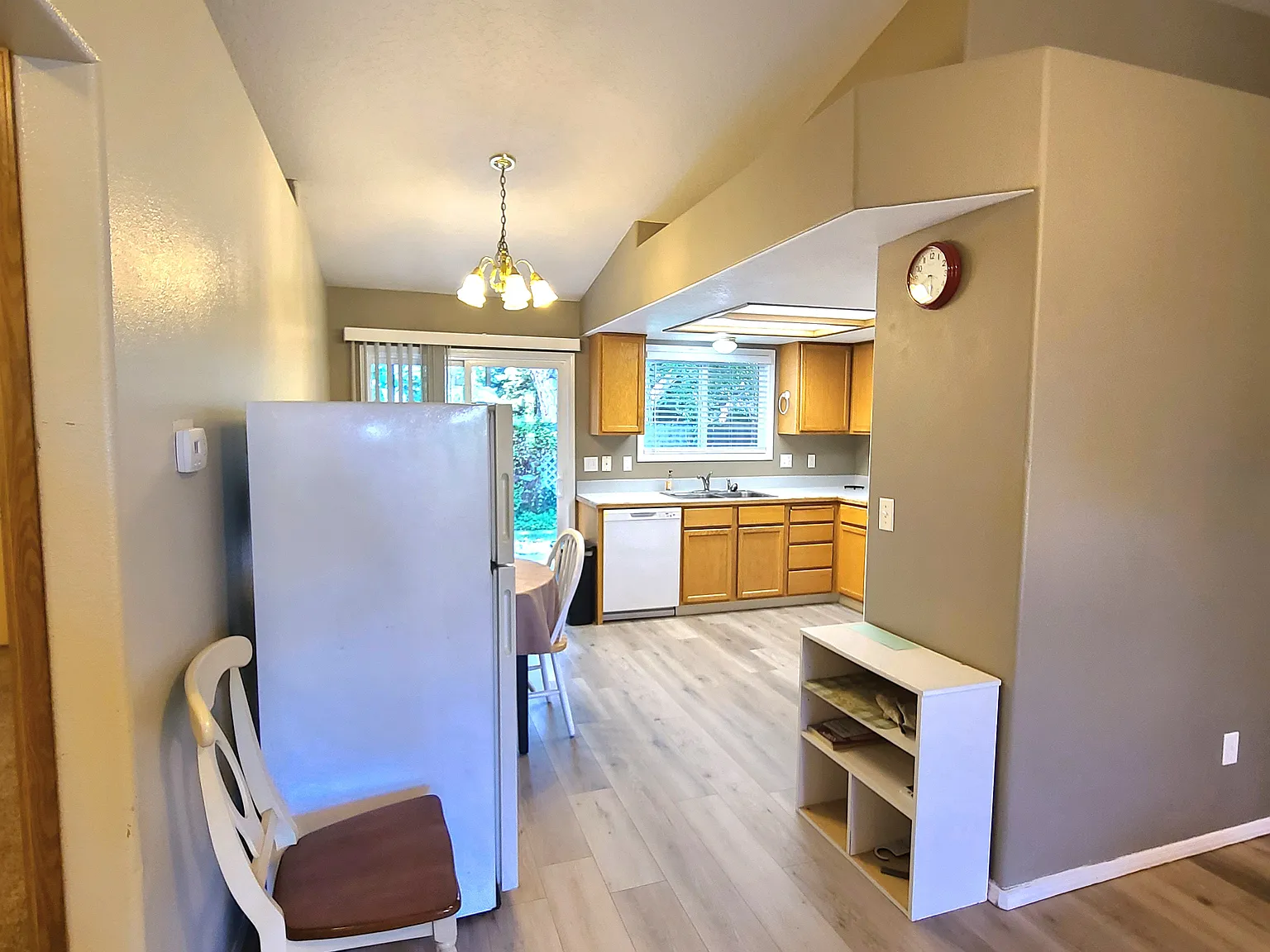 4 bed, 1400 sqft, $2,195 — Photo 4