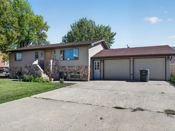 209 N Main St, Tioga, ND 58852
