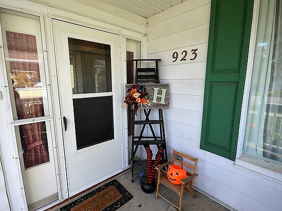 3rd image of 923 S 25th St