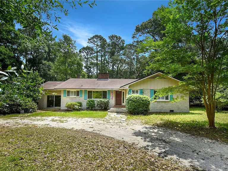 106 Dodge Rd — Photo 1