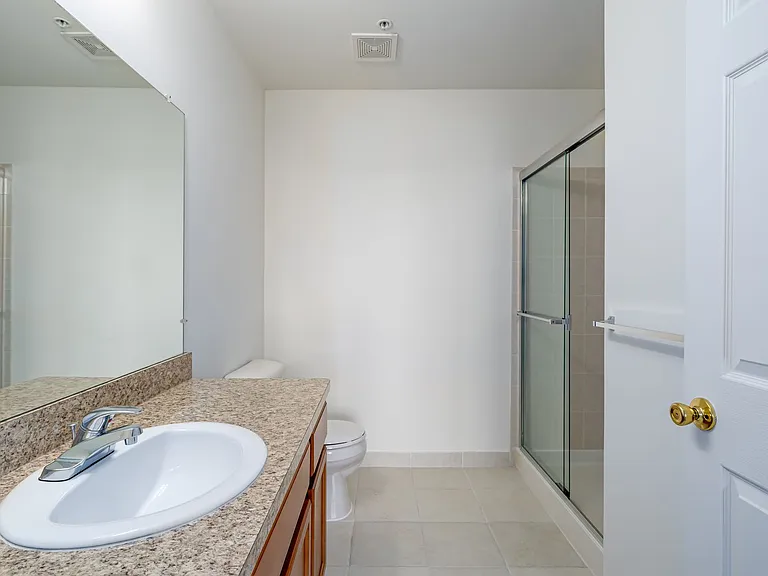 Ashford Apartments — Photo 95