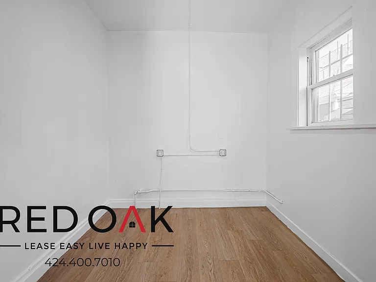 1026 W 22nd St #4 — Photo 8