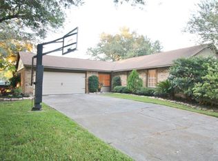 17602 Point Comfort Ln, Webster, TX 77598