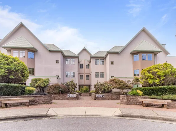 6735 Station Hill Ct #419, Burnaby, BC V3N 4W5